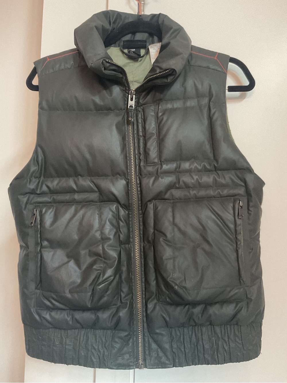 **** Diesel ****Olive Green Puffer Gilet  Vest with Contrasting Stitching.